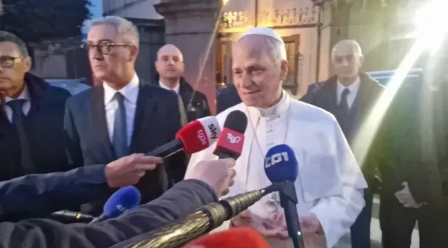 Папа Лев XIV защищает журналистику от чумы «фейковых новостей»