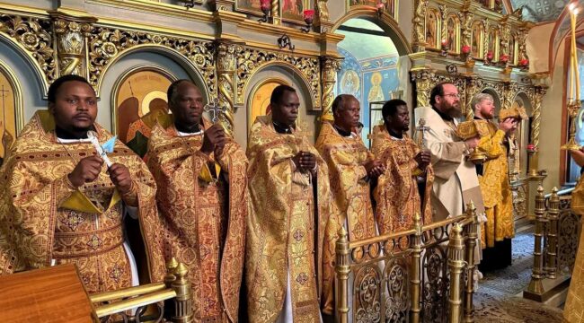 Африканские клирики сослужили Патриаршему экзарху в храме на Мещанской