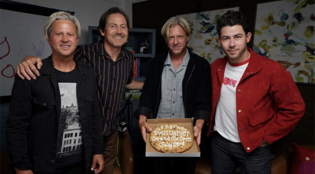 Группа Switchfoot, обладатель премии «Грэмми», дебютирует на сцене Grand Ole Opry 23 июля; Джонас Бразерс преподнесли сюрприз, сообщив новость