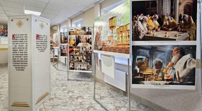 В Бресте открылась фотовыставка «Литургия с Патриархом»