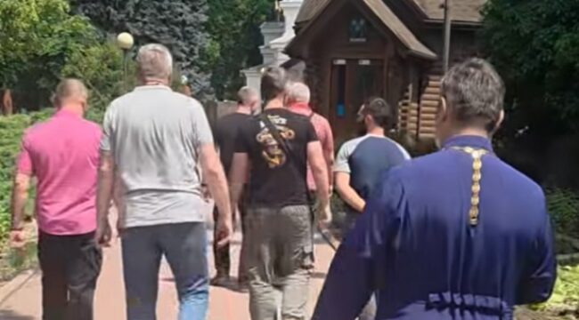 Раскольники захватили Александро-Невский храм в Одессе