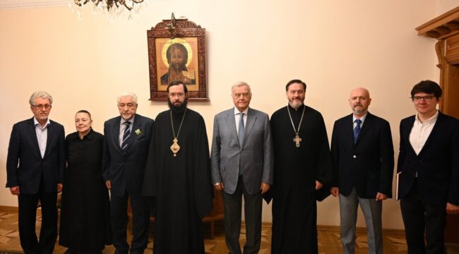 Митрополит Волоколамский Антоний вручил церковную награду директору Фонда ветеранов дипслужбы