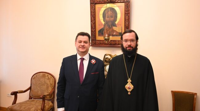 Глава ОВЦС вручил орден Александру Невскому дипломату, завершившему миссию в Исландии