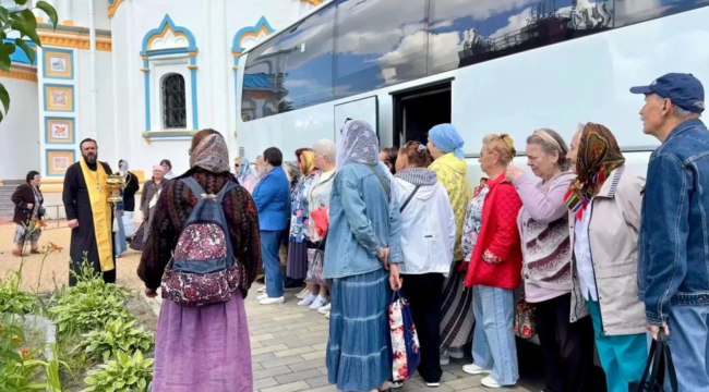Первая автобусная экскурсия прихожан московского храма в рамках проекта «Московское долголетие»
