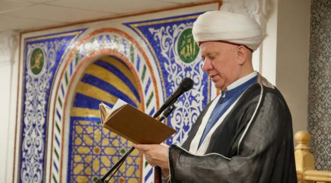 Муфтий Крганов поздравил соотечественников с Днем России