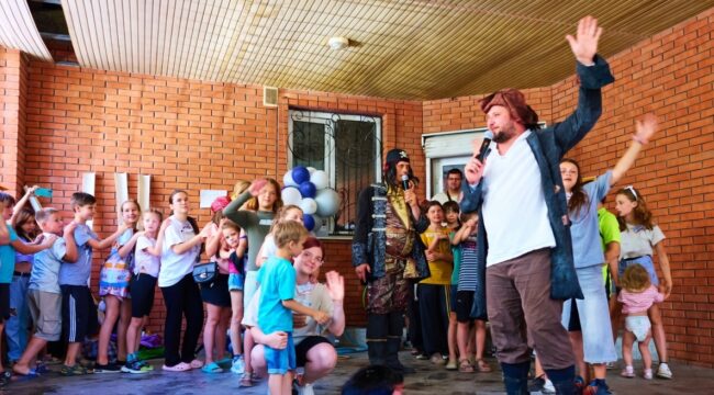 В Мариуполе церковь «Слово жизни» провела детский лагерь «Каникулы без скуки»