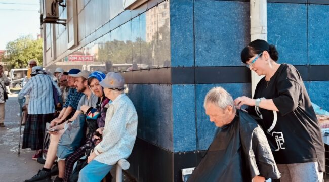 В Томске волонтеры «Церкви Прославления» начали бесплатно стричь бездомных