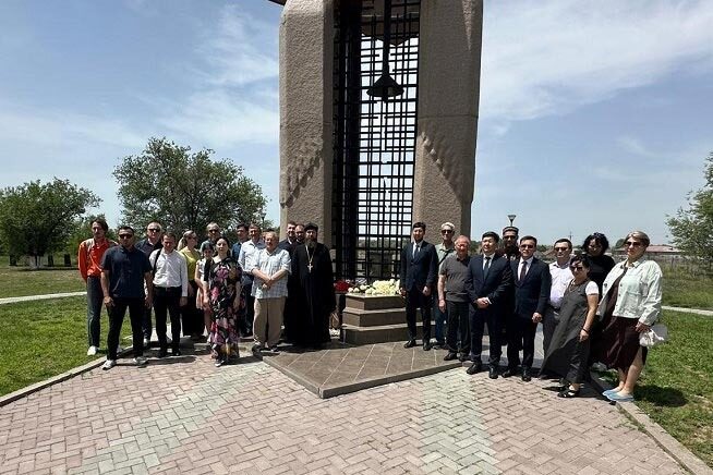 Представители Казахстанского митрополичьего округа почтили память жертв политических репрессий