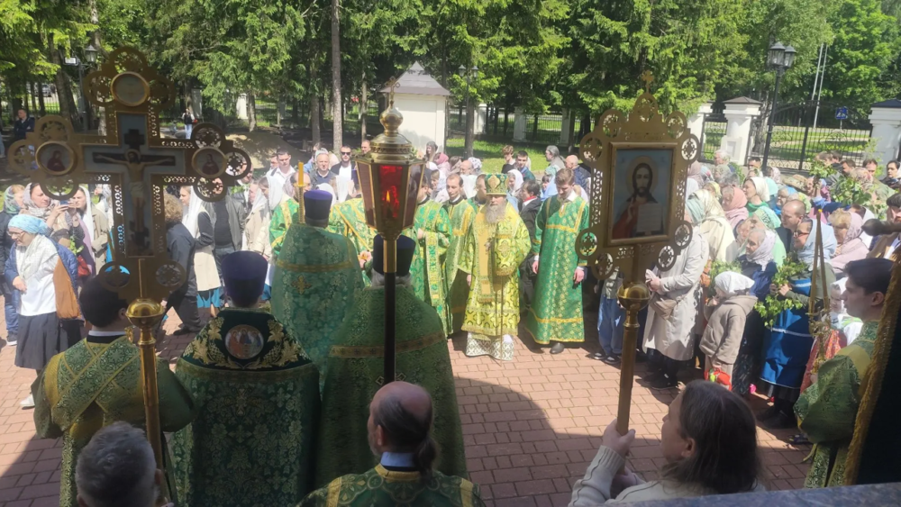 Епископ Силуан возглавил престольный праздник в храме Троицы в Троицке