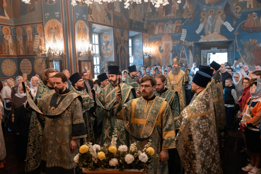 Епископ Силуан возглавил Литургию в храме Святого Духа в Первомайском