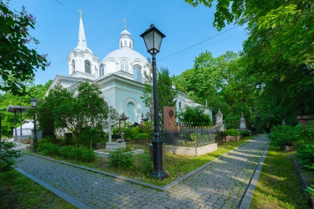 В день памяти Ксении Петербургской на Смоленском кладбище почтили святую
