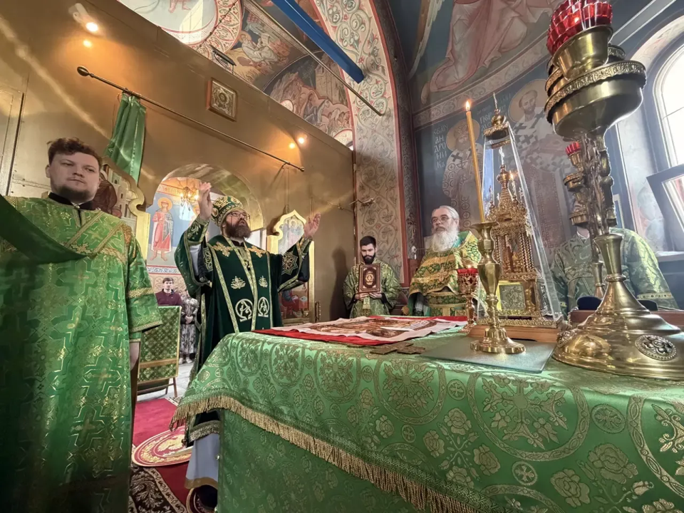 Архиепископ Савва совершил Литургию в храме Димитрия Донского на базе столичного ОМОНа