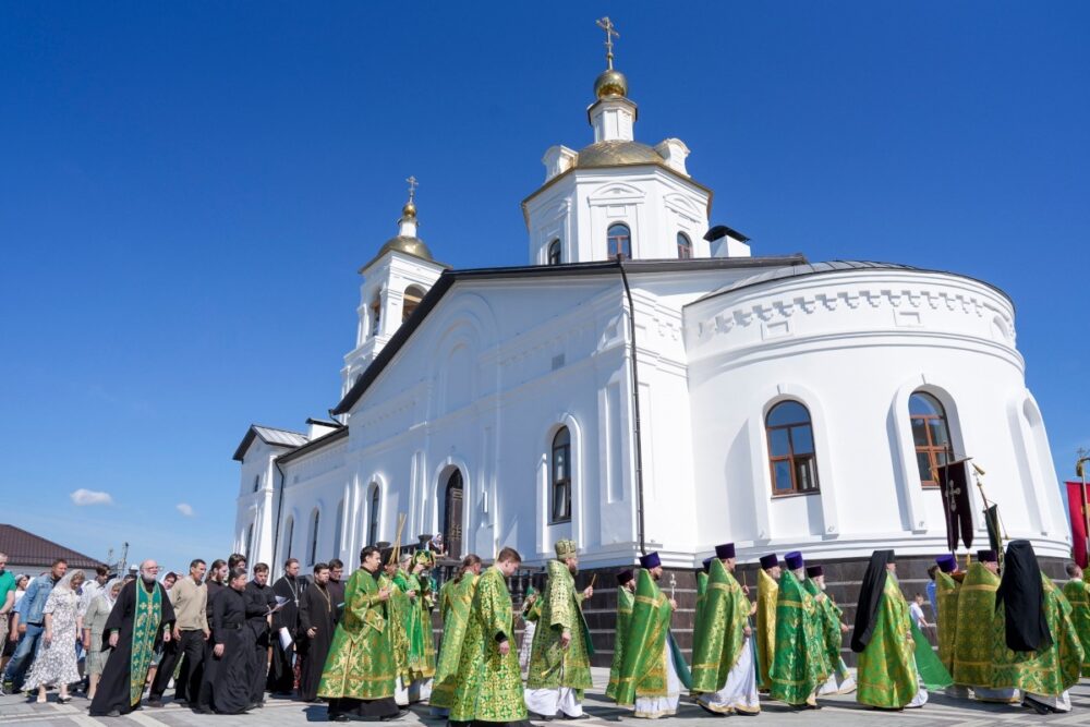 В курском Атомграде освящен Свято-Троицкий храм