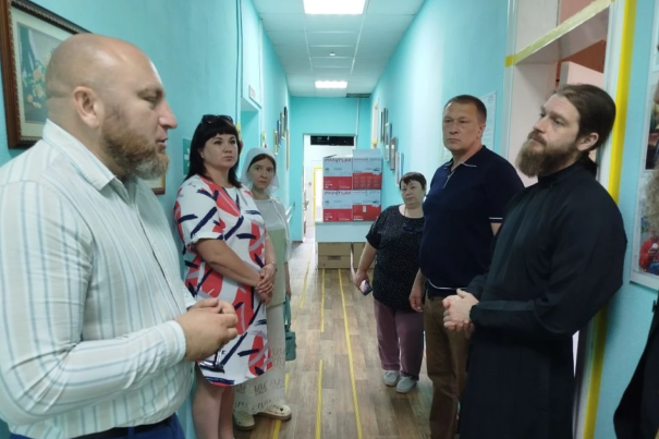 Глава Патриаршей гуманитарной миссии обсудил помощь жителям Грайворона с руководством района
