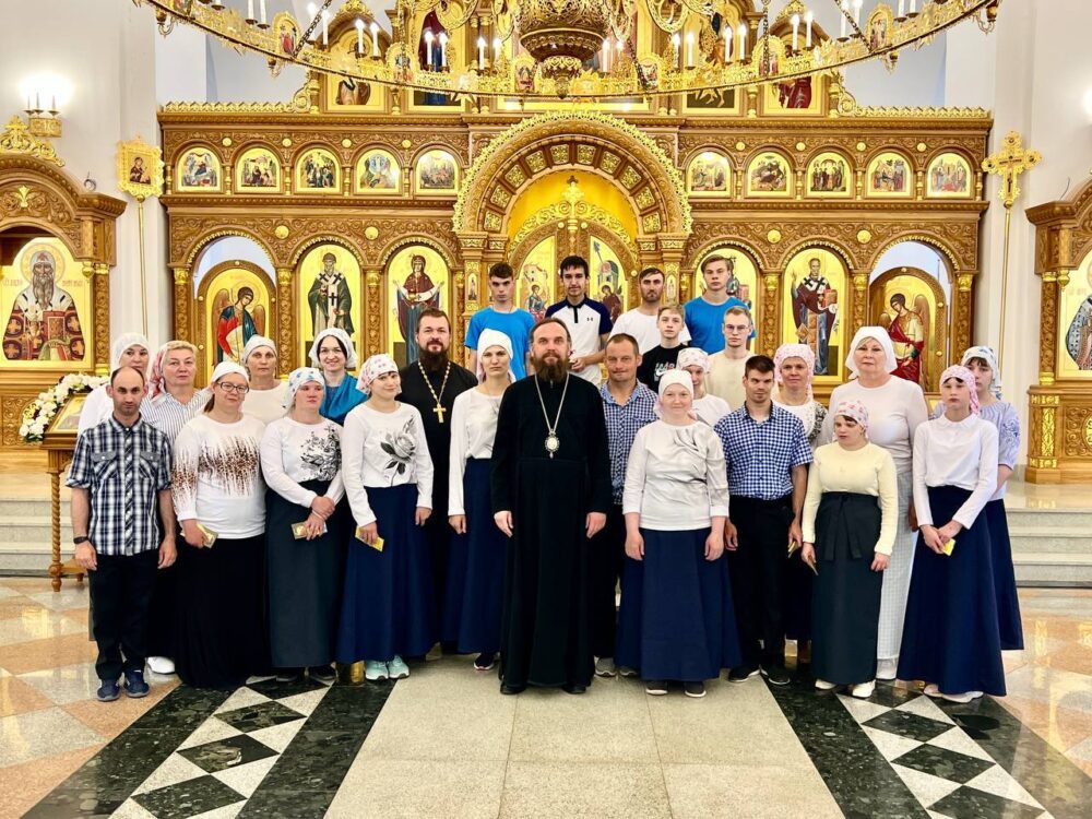 Воспитанники псковского дома-интерната побывали в храме Успения в Останкине
