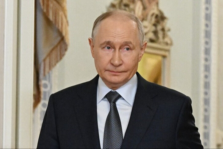 Путин поздравил патриарха Кирилла с Днем России