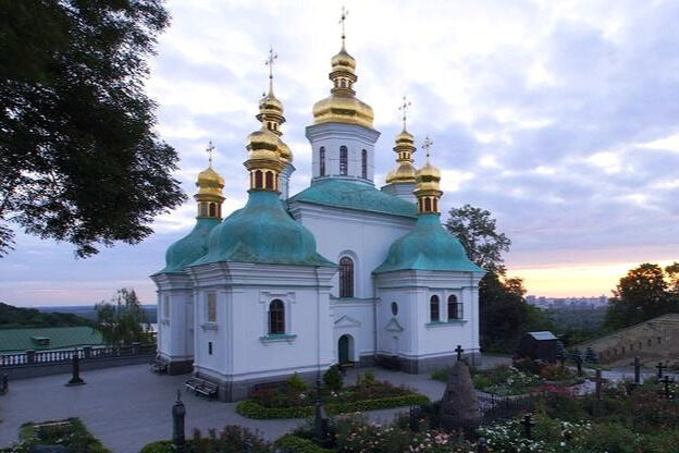 Сотрудники заповедника захватили храм Рождества Богородицы в Киево-Печерской лавре
