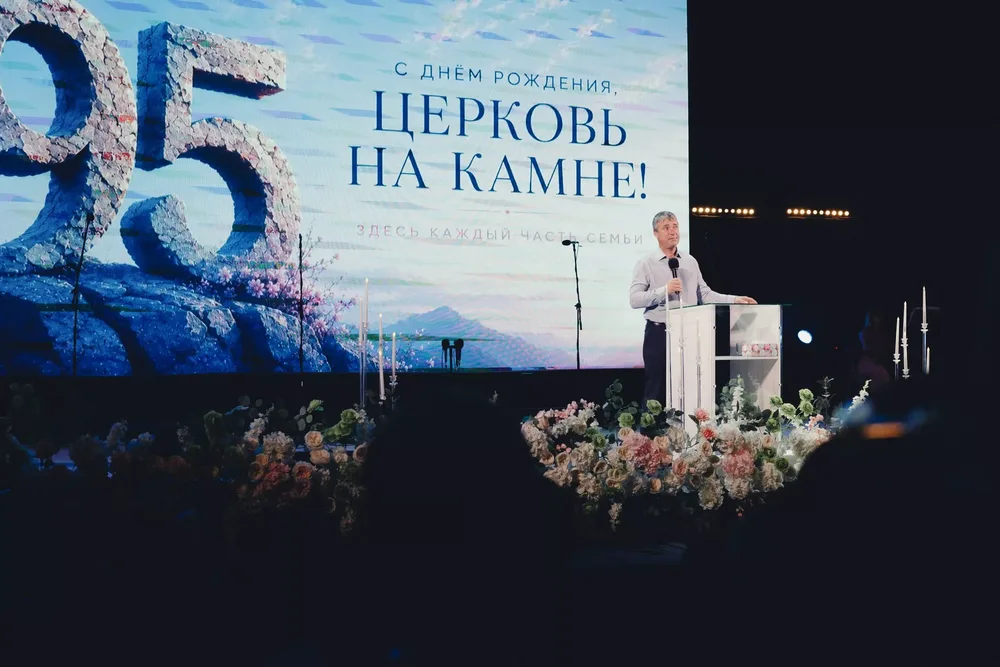 «Церковь осталась верной, растущей, благословенной»: в Новокузнецке отметили 95-летие «Церкви на Камне»