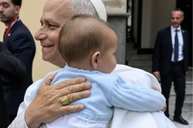 Папа Лев XIV молится о родителях, потерявших ребенка