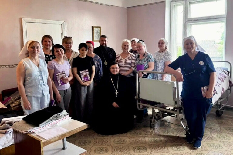 Больница святителя Алексия обучила сестер милосердия в Шахтерске