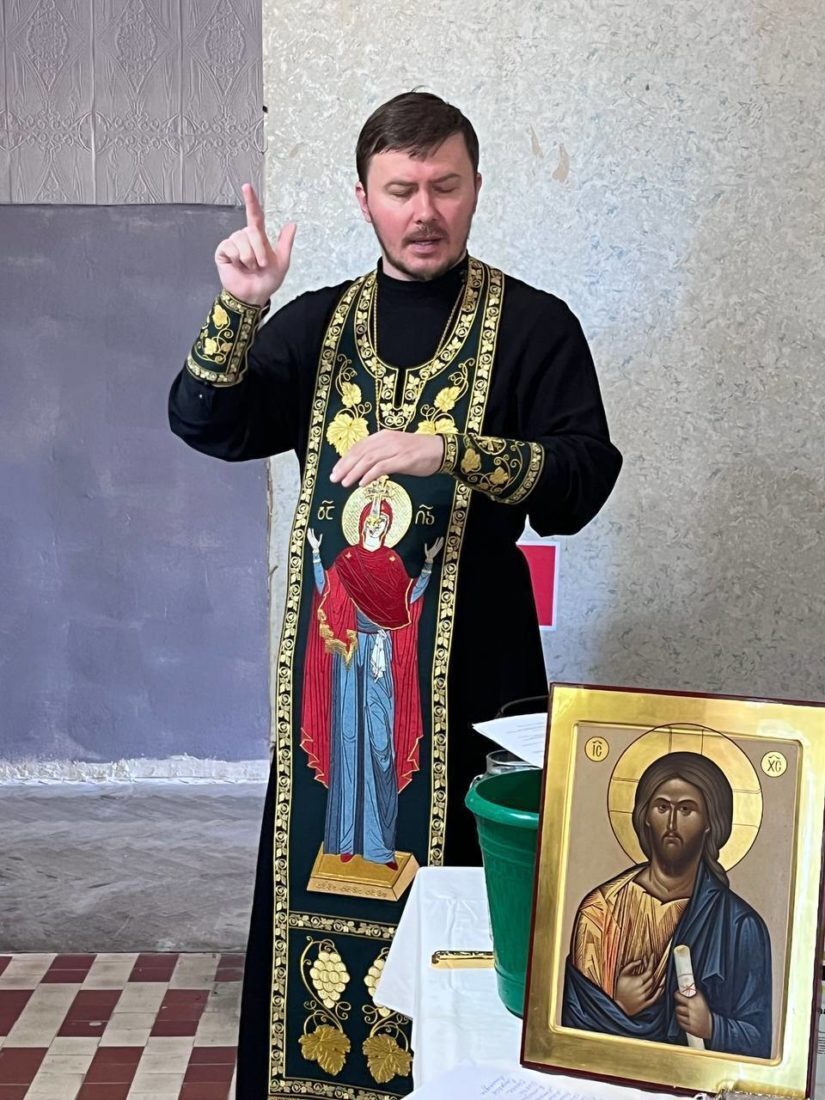 Московский священник помог в реабилитации глухих ветеранов СВО в Сочи
