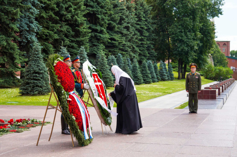 В годовщину начала Великой Отечественной патриарх Кирилл возложил венок к Могиле Неизвестного Солдата