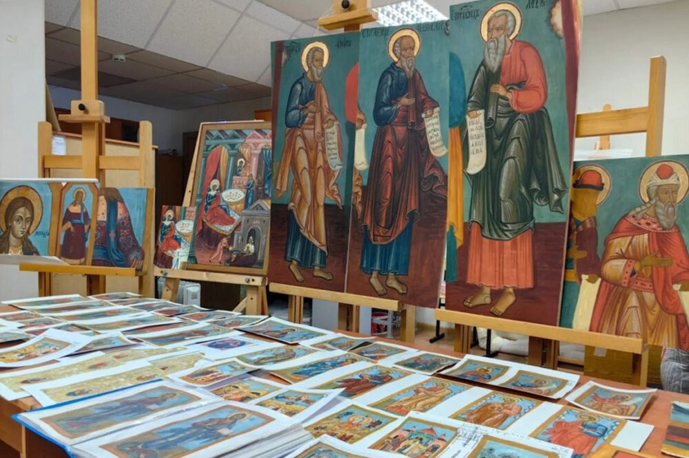 Иконописцы ПСТГУ полностью воссоздали иконостас сгоревшей Успенской церкви в Кондопоге