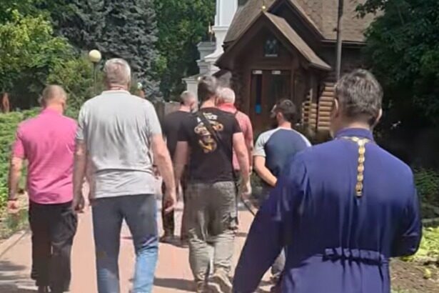 Раскольники захватили Александро-Невский храм в Одессе