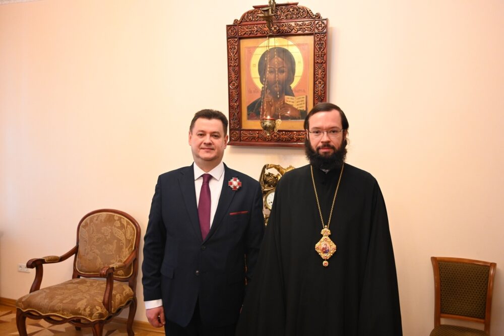 Глава ОВЦС вручил орден Александру Невскому дипломату, завершившему миссию в Исландии