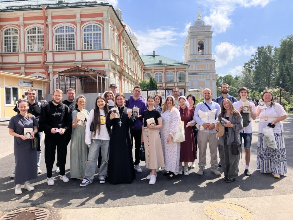 Глава уличной миссии Московской епархии возглавил молодежную поездку в Санкт-Петербург