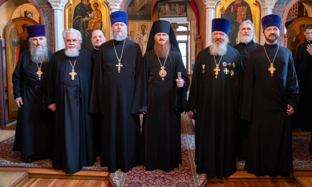 Епископ Иоанн возглавил литургию в храме Николая Чудотворца в Кленниках
