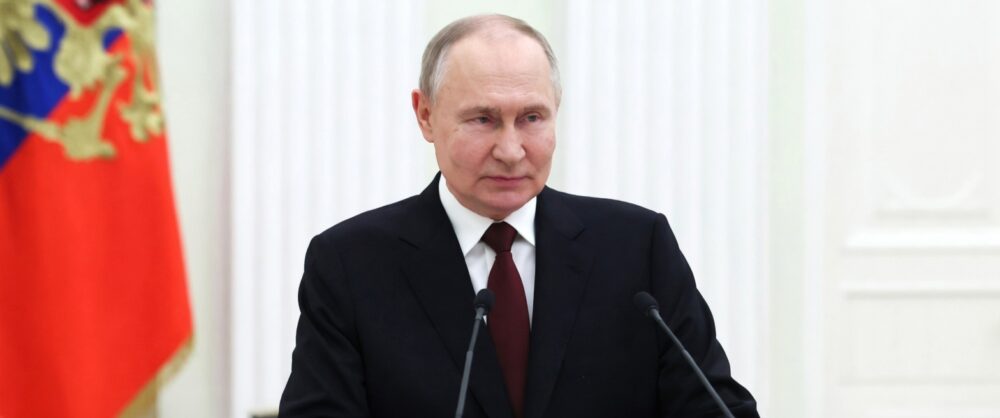 Владимир Путин поздравил главу Российского союза евангельских христиан с Днём России