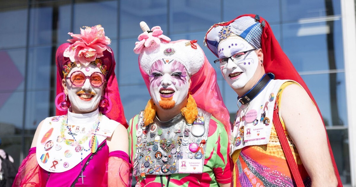 48-й CSD в Берлине отпраздновали с блестящим благословением