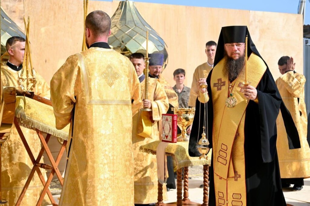 В Грозном освятили крест и купол для строящегося храма князя Владимира