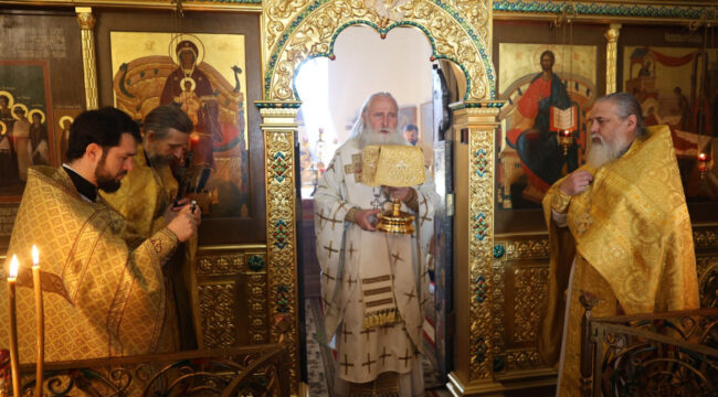 Митрополит Феогност совершил Литургию в Богородице-Рождественском монастыре