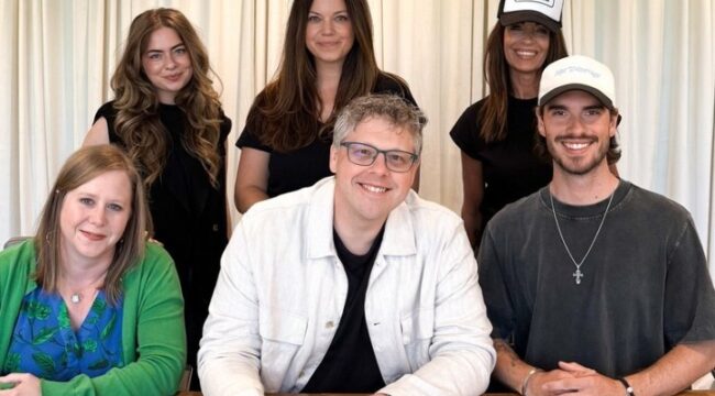 Дэвид Спенсер переподписал эксклюзивный издательский контракт с Essential Music Publishing