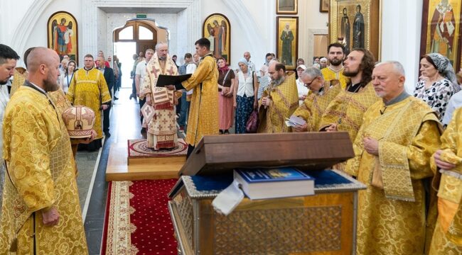Митрополит Вениамин совершил богослужение в День независимости Беларуси