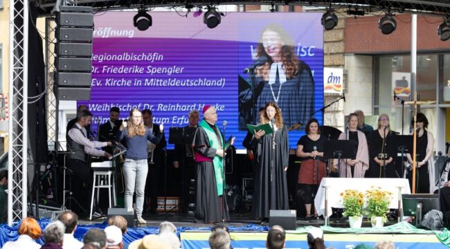 Эрфурт празднует красочный праздник демократии