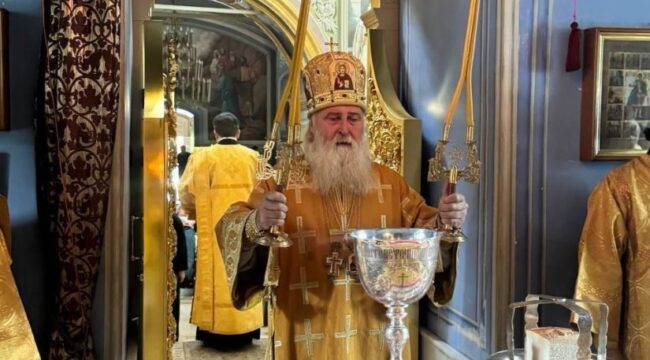 Митрополит Каширский Феогност возглавил Литургию в храме «Живоносный Источник»