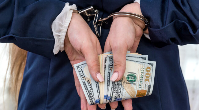 Церковный казначей обвинен в хищении более 400 000 долларов у прихожан