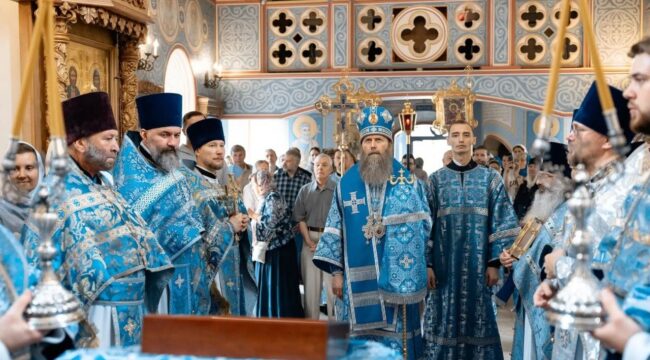 Епископ Силуан возглавил праздничное богослужение в Троицке в день Тихвинской иконы