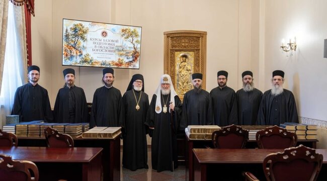 Патриарх Кирилл встретился с преподавателями богословских курсов на Валааме