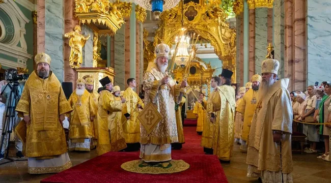 Патриарх Кирилл совершил литургию в Петропавловском соборе в день памяти апостолов Петра и Павла