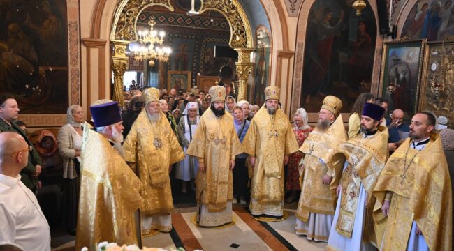 Митрополит Волоколамский Антоний возглавил престольные торжества на Подворье Сербской Церкви в Москве