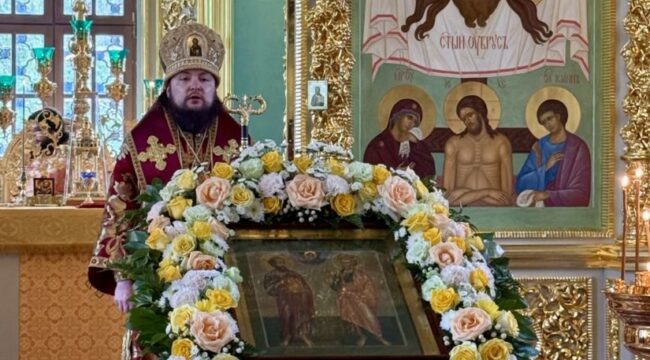 Епископ Истринский Серафим возглавил Литургию в храме апостолов Петра и Павла в Новой Басманной слободе