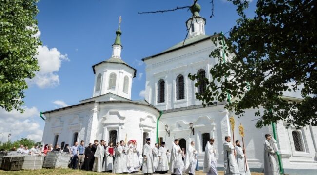 Глава Донской митрополии освятил храм апостолов Петра и Павла в Старочеркасском монастыре