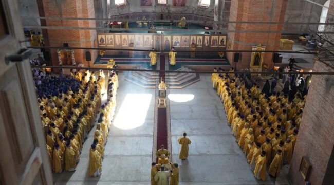 В Троицком соборе Выксунского Иверского монастыря впервые за 100 лет совершена литургия