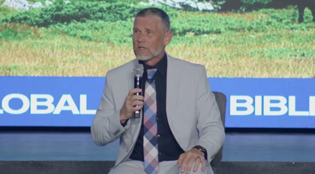 Пастор Грег Лок заявляет: «Нам нечего скрывать» после рейда федералов на его дом