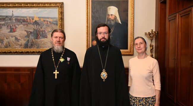 Глава ОВЦС вручил патриаршие награды настоятелю храма в Копенгагене