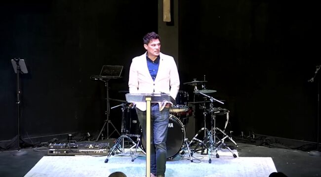 Пастор церкви Life Church Нейтан Петернел возвращается к публичному служению после восстановления
